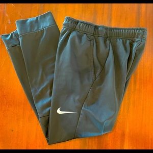 Nike boys black jogger Youth XL